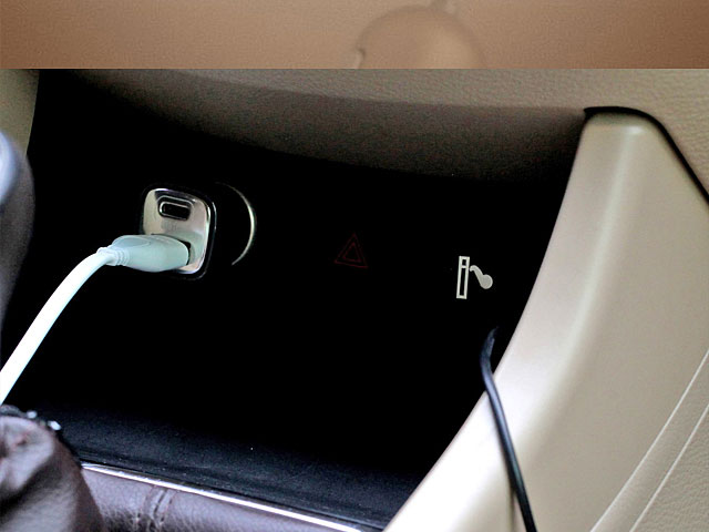 Momax Type-C + USB Car Charger